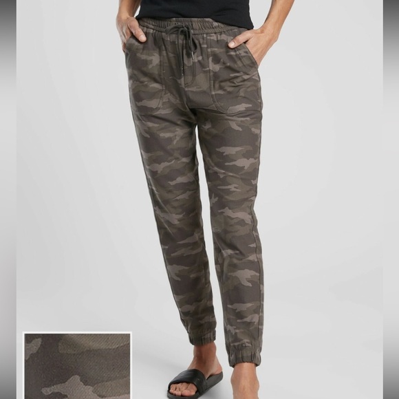 Athleta Olive Camo Farrallon Jogger Pants, size 14 - Picture 2 of 9